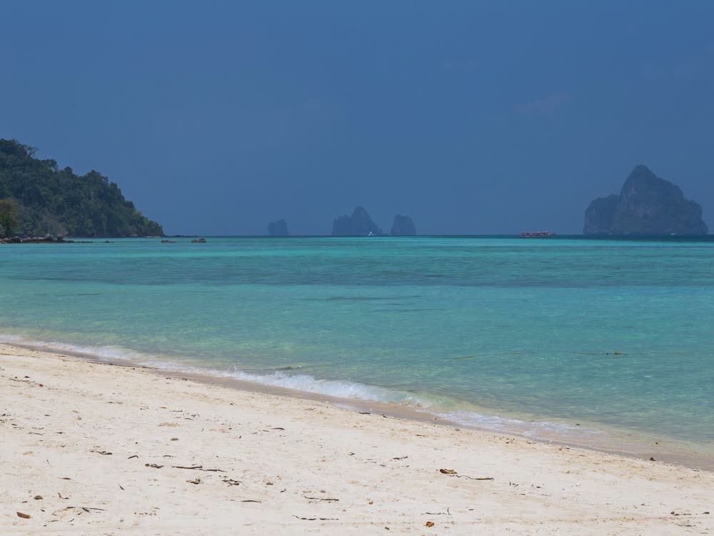 Koh Kradan's white-sand beach, one of the islands on the 4-island route
