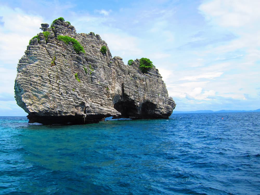 Koh Ha's cliffs and lagoon, Krabi province